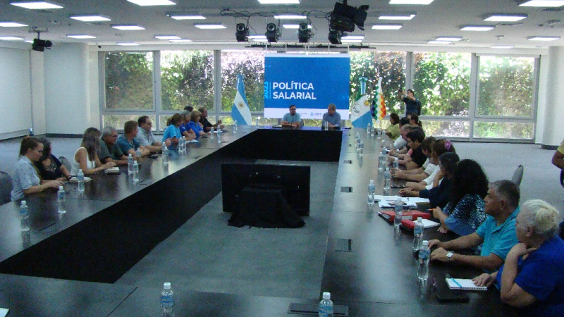 El gobierno pospuso la reunión paritaria con sindicatos docentes