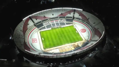 River juega ante Argentinos Juniors en el renovado estadio Monumental
