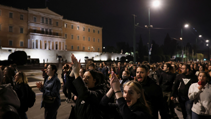 Tragedia en Grecia: chocaron dos trenes de frente