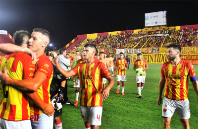 Sarmiento defiende la punta del grupo ante 9 de Julio en Rafaela