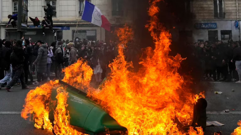 Al menos 20 detenidos en una manifestación en Francia