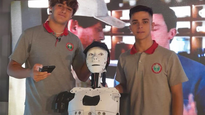 Estudiantes mendocinos crearon un robot que interpreta la Lengua de Señas