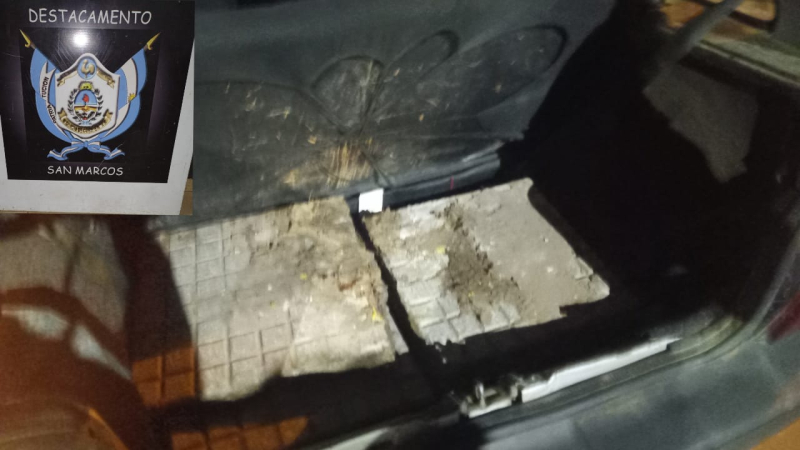 Hasta las baldosas son un buen botín en Corrientes