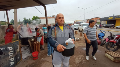 En un feriado gris y lluvioso fue masiva la compra de locro
