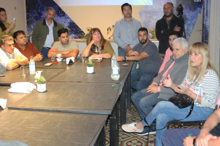 FOTO-Reunion-Polini-Aida-con-comerciantes-Resistencia-002.jpg