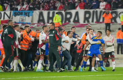 Escandaloso final con expulsados en el Superclásico