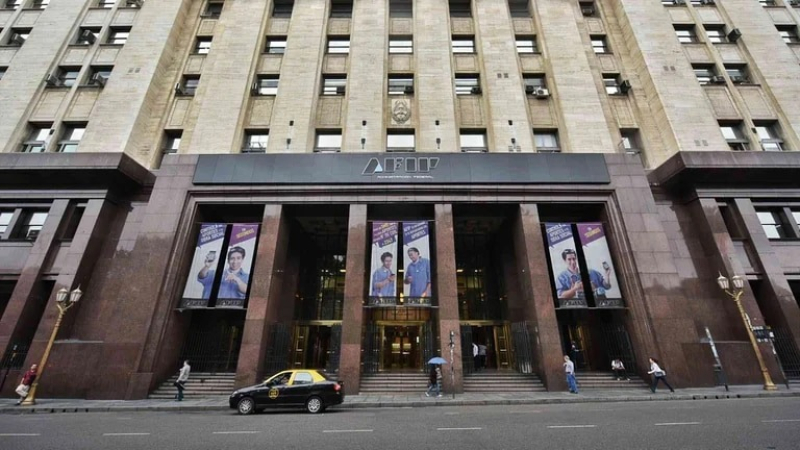 La AFIP intimó a más de 5.700 personas a declarar sus compras de dólar MEP