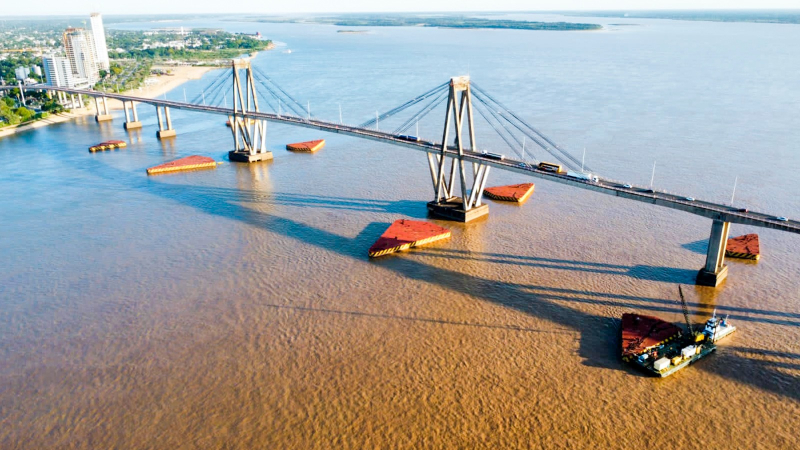 La obra de defensas definitivas del Puente Belgrano sigue atravesada por la incertidumbre