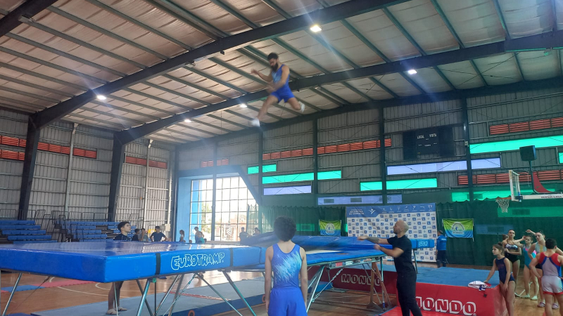 Comenzó el Nacional de Clubes de Gimnasia de Trampolín, en el Jaime Zapata