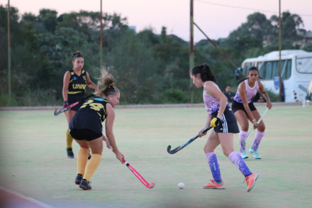JUAR 23 UNNE Hockey Femenino.jpeg