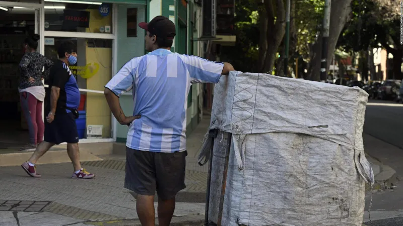 La pobreza subió al 42,9% en octubre, según la Universidad Di Tella