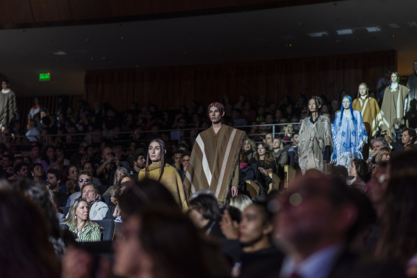 Lo que dejó la apertura del mercado de industrias culturales argentinas, desfile y show musicales.