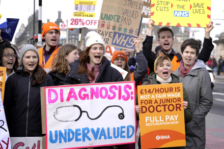 uk health professionals strike2.jpg
