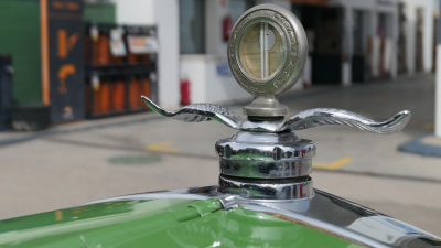 ¿Adornos del capó hacen que el auto consuma más?