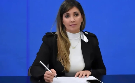 ella tres.jpg