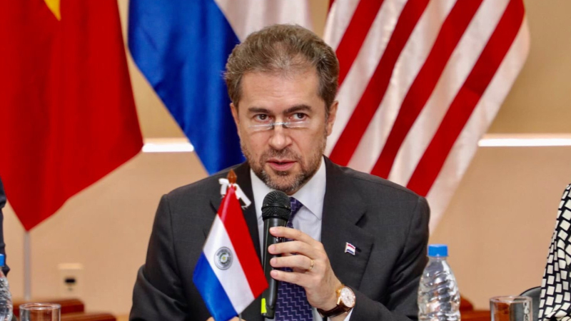 Un ministro paraguayo dijo que quiere "levantar una muralla en la frontera con Argentina"