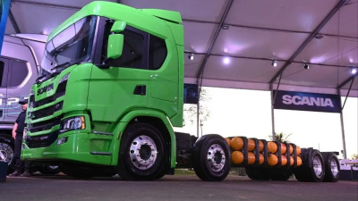 Scania presentó el camión X-Gas con una autonomía de 900 km