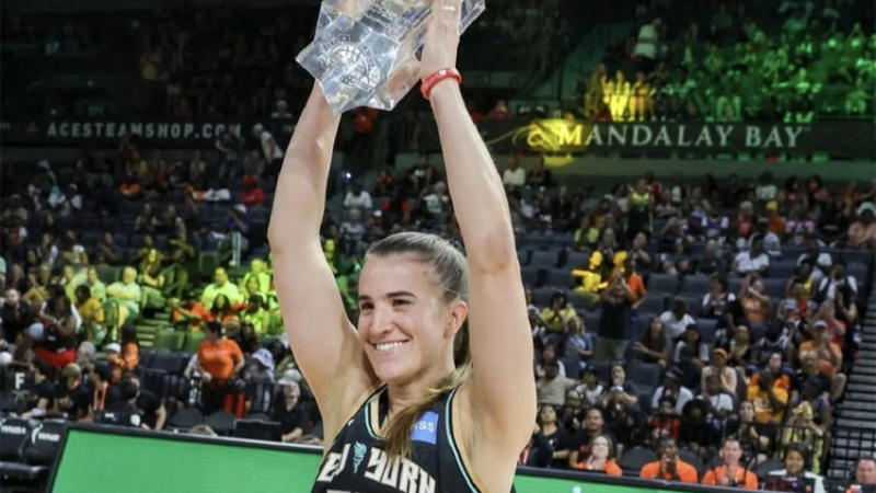 WNBA: Sabrina Ionescu batió el récord de triples del All-Star
