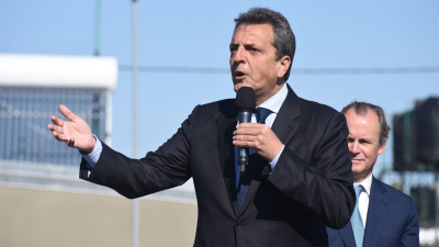 "A partir del 1 de septiembre, ninguna economía regional va a pagar retenciones", anunció Massa