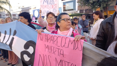 El presunto femicidio cometido hace dos meses que mantiene latente un enfrentamiento entre dos posturas
