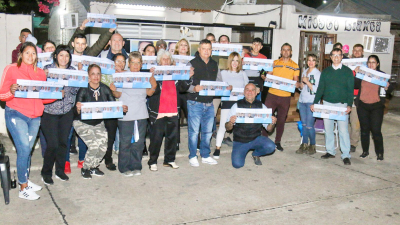 Peppo recorrió Villa Adelante con la consigna "Massa presidente"