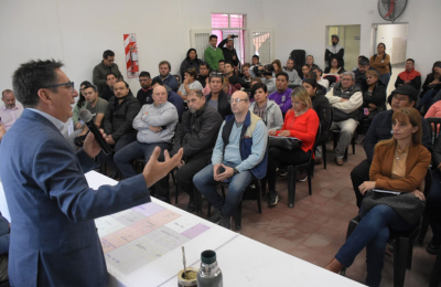 Iluminación, zanjeo y ripio, las demandas de vecinos al Municipio