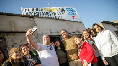 El gobernador se reunió con vecinos y entregó 13 viviendas sociales