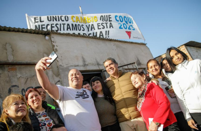 El gobernador se reunió con vecinos y entregó 13 viviendas sociales