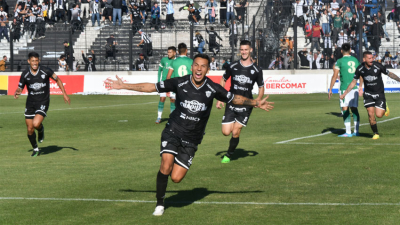 For Ever redondeó una semana perfecta a puro gol ante Ferro