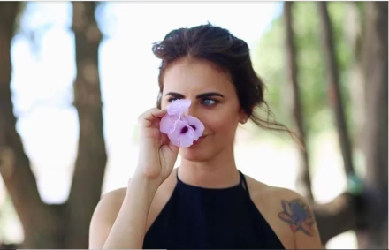 Silvina Luna flor.JPG