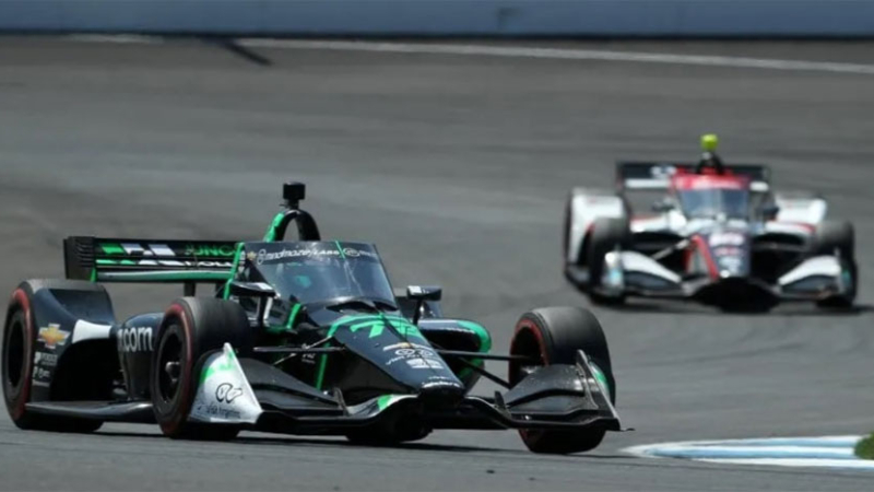 Canapino cerró la temporada de IndyCar con protagonismo