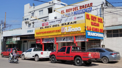 Para frenar la caída de las ventas, comerciante sortea una moto