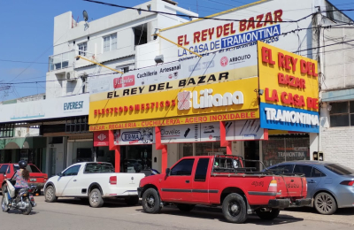 Para frenar la caída de las ventas, comerciante sortea una moto