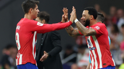 El Atlético Madrid se quedó con el derbi ante el Real Madrid, que no pudo seguir en la cima