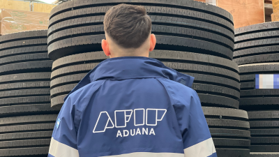 La Aduana denunció a una reconocida firma de neumáticos por faltar a la liquidación de divisas