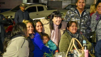 Cuesta celebró el Día de la Madre con vecinas de la zona norte