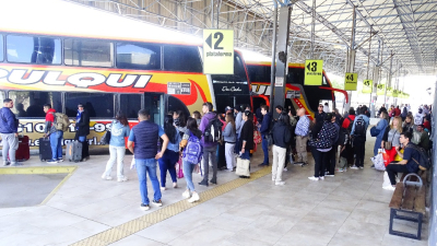 Para responder a la demanda, duplicaron la cantidad de ómnibus de larga distancia
