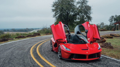Ferrari se rinde a las criptos