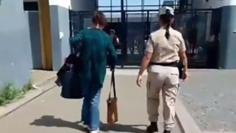 Una fiscal fue retirada por Prefectura tras ser hallada robando sobres