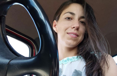 Dejó la ciudad y sus estudios por cuidar el campo y sus vacas