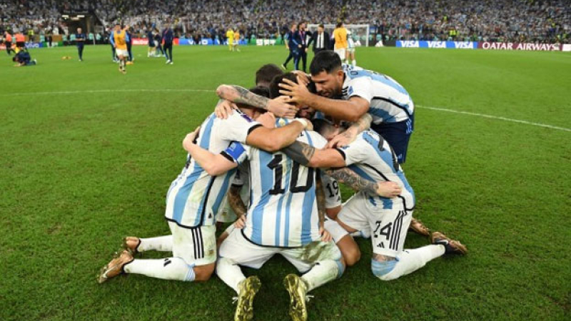 Estaba borracho y abrió un matafuegos al final de "Muchachos"