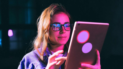 El impacto ambiental de la inteligencia artificial: crear una imagen consume lo mismo que cargar un celular