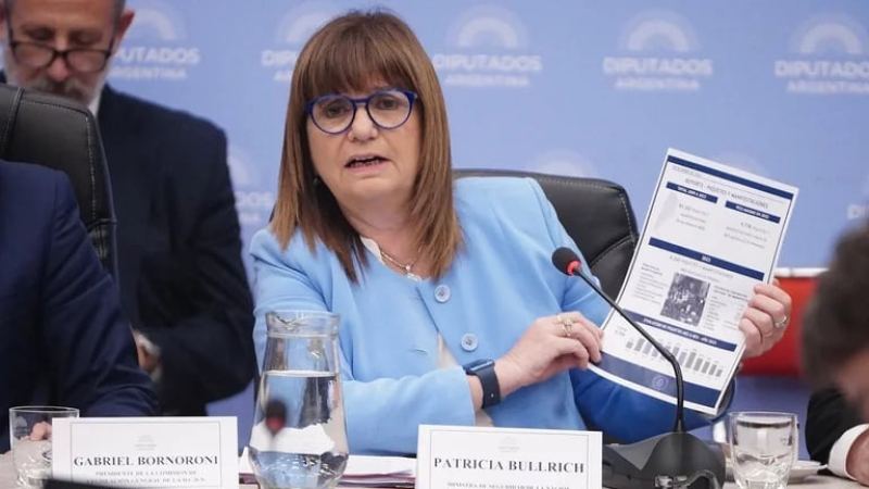 El Gobierno retiró de la Ley Ómnibus el artículo que limitaba las reuniones de más de tres personas en la vía pública