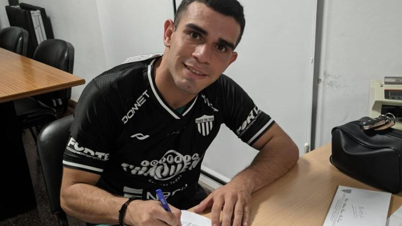 For Ever contrató al paraguayo Cristian Núñez y espera a Jonathan Dellarossa