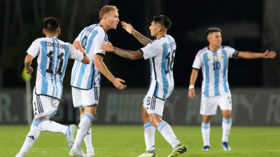 Argentina quedó en deuda futbolística en su debut frente a Paraguay