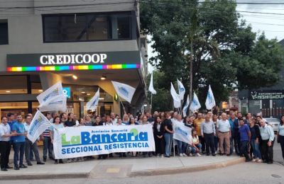 A partir del mediodía no habrá bancos y a las 19 dejarán de circular los colectivos