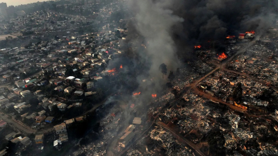 Al menos 99 muertos, más de 3.000 casas quemadas y sospechas de intencionalidad