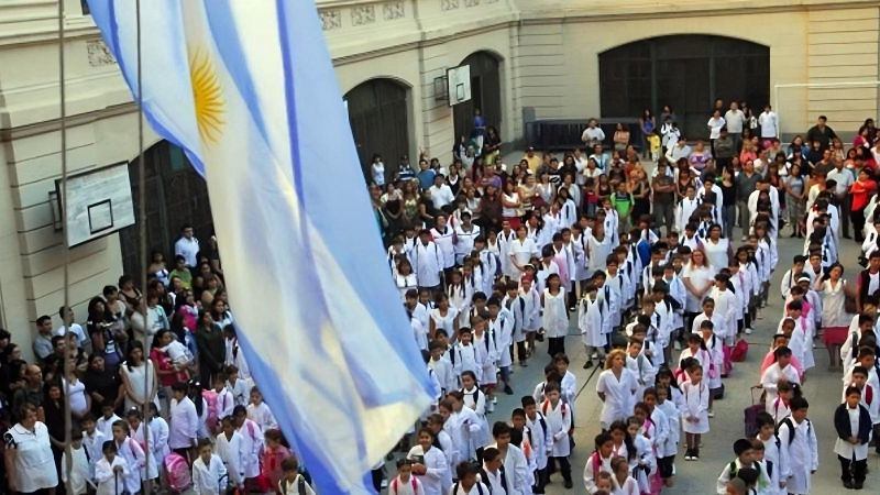Si el gobierno no llama a la paritaria nacional docente, peligra el inicio de clases