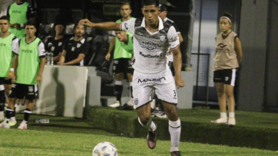 For Ever: grave lesión para el lateral izquierdo Lucas Kruspzky