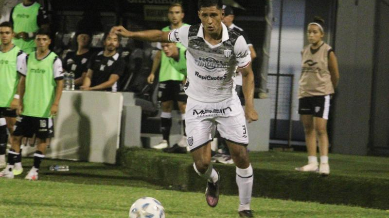 For Ever: grave lesión para el lateral izquierdo Lucas Kruspzky